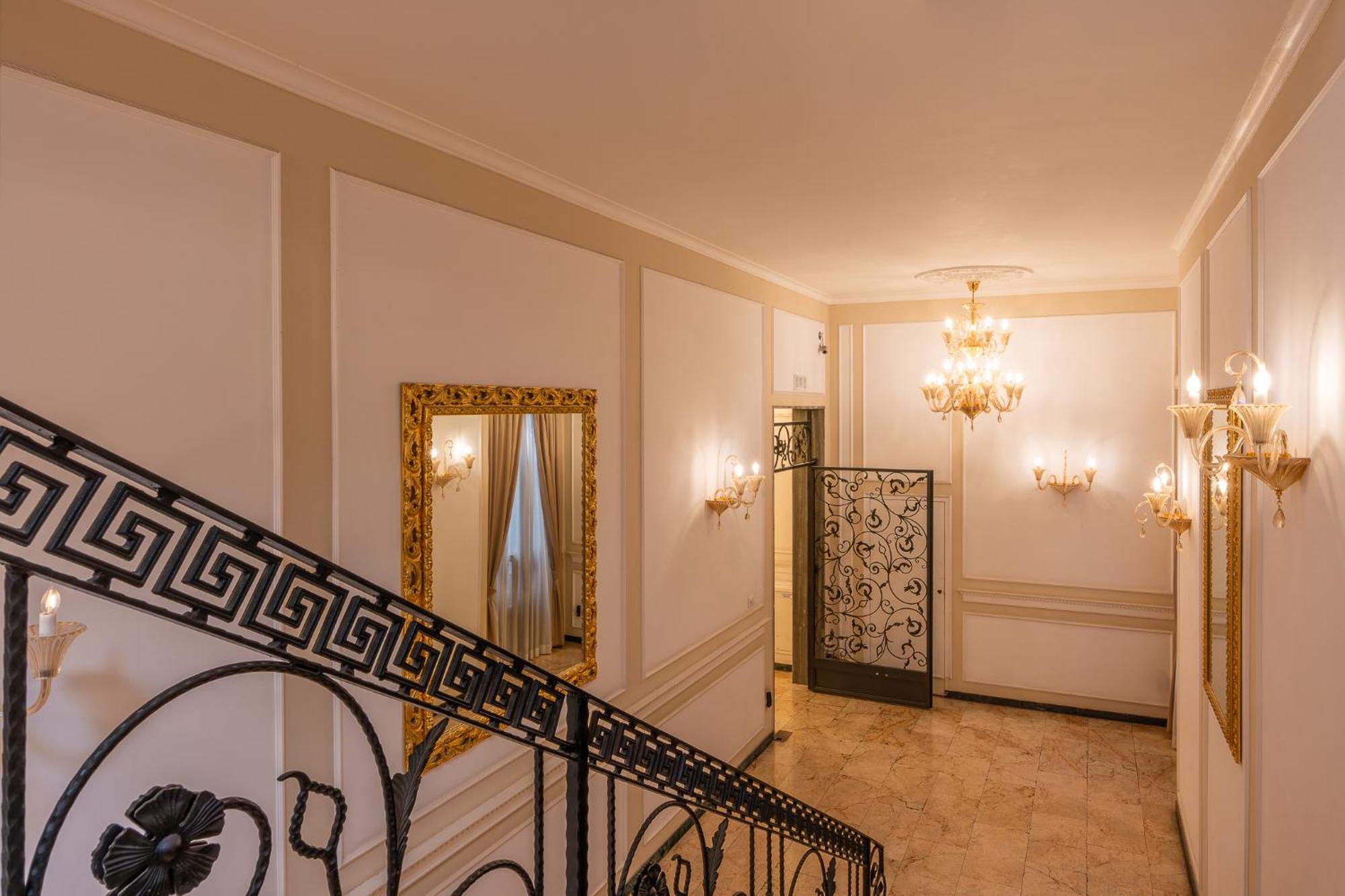 Decimo Meridio- At Spanish Steps- Rome Exterior photo