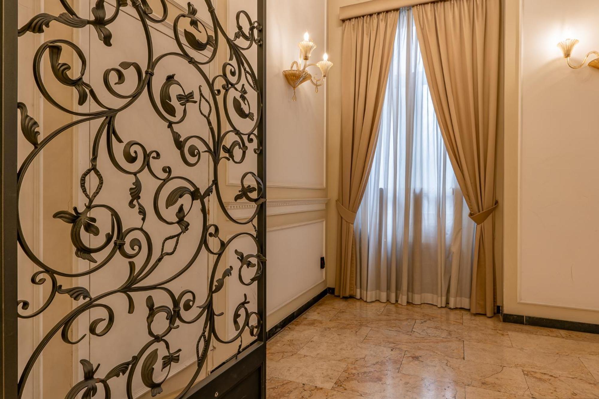 Decimo Meridio- At Spanish Steps- Rome Exterior photo